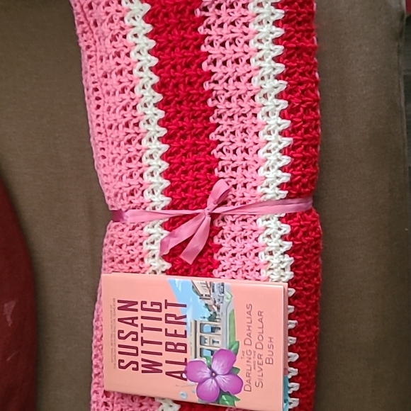 Blanket Handmade crochet pink with a gift - Picture 5 of 5